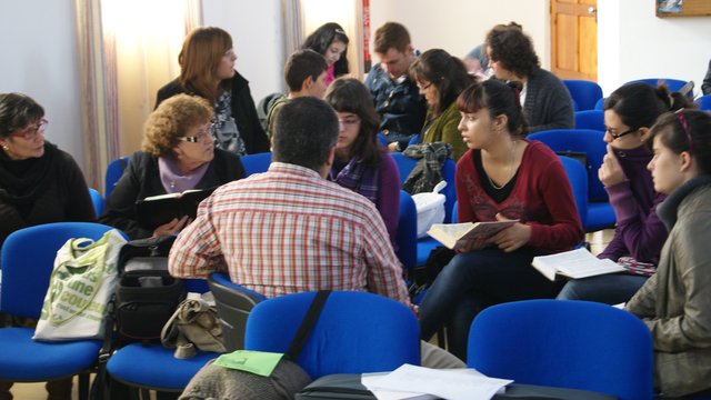 Entrada Geral na EBD dos Jovens e Adultos