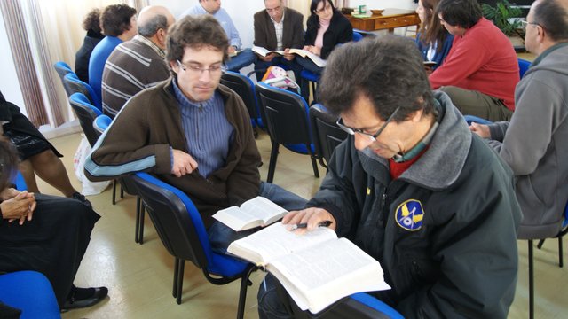 Entrada Geral na EBD dos Jovens e Adultos