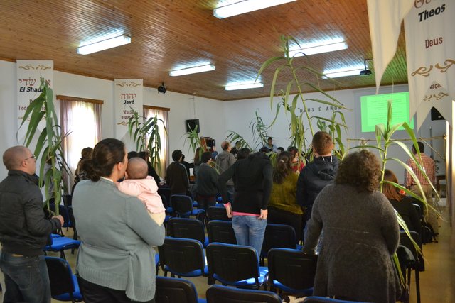 Entrada Geral na EBD dos Jovens e Adultos